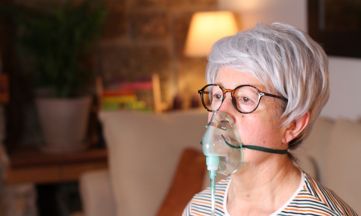 a senior with an oxygen mask